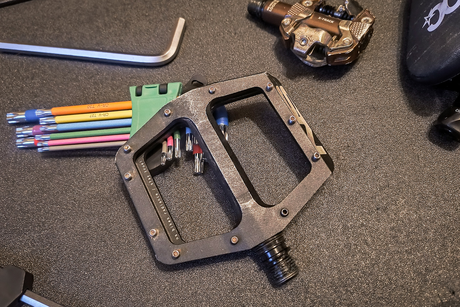 SPD czy platformy? Jakie pedały do gravela wybrać?